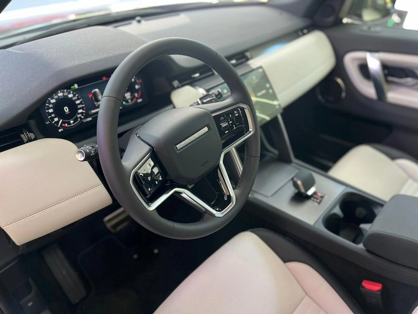 Foto do veículo LAND ROVER DISCOVERY SPORT 2.0 P250 TURBO FLEX R-DYNAMIC SE AUTOMÁTICO 2025 0 KM 565.777,00