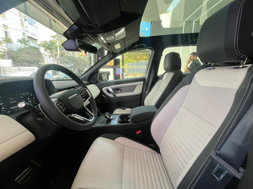 Foto do veículo LAND ROVER DISCOVERY SPORT 2.0 P250 TURBO FLEX R-DYNAMIC SE AUTOMÁTICO 2025 0 KM 565.777,00
