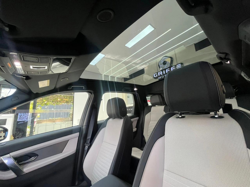 Foto do veículo LAND ROVER DISCOVERY SPORT 2.0 P250 TURBO FLEX R-DYNAMIC SE AUTOMÁTICO 2025 0 KM 565.777,00