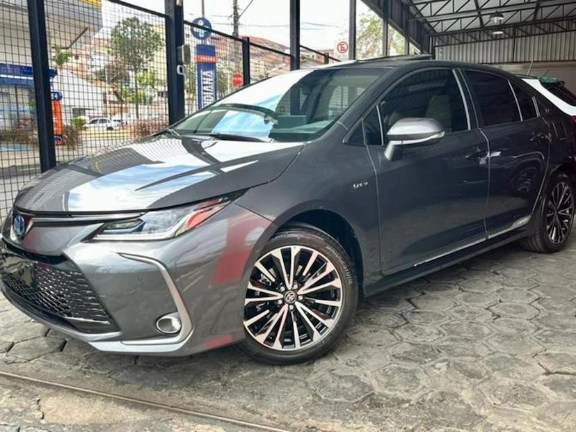 Foto do veículo TOYOTA COROLLA 1.8 VVT-I HYBRID FLEX ALTIS PREMIUM CVT 2026 0 KM 195.490,00