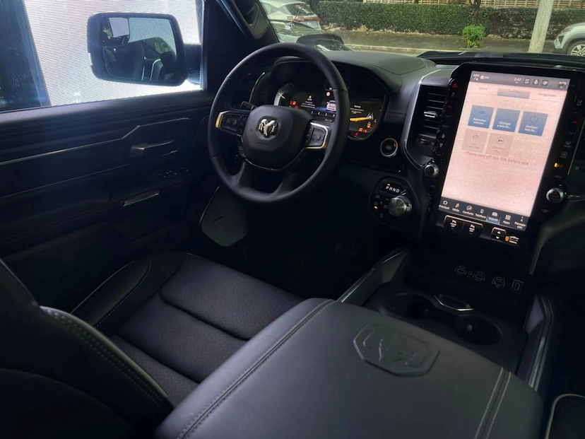 Foto do veículo RAM 1500 3.0 HURRICANE 6 BITURBO GASOLINA LARAMIE NIGHT EDITION CD 4X4 AUTOMÁTICO 2025 0 KM 594.690,00