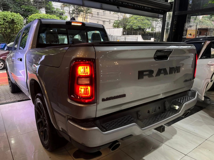 Foto do veículo RAM 1500 3.0 HURRICANE 6 BITURBO GASOLINA LARAMIE NIGHT EDITION CD 4X4 AUTOMÁTICO 2025 0 KM 594.690,00