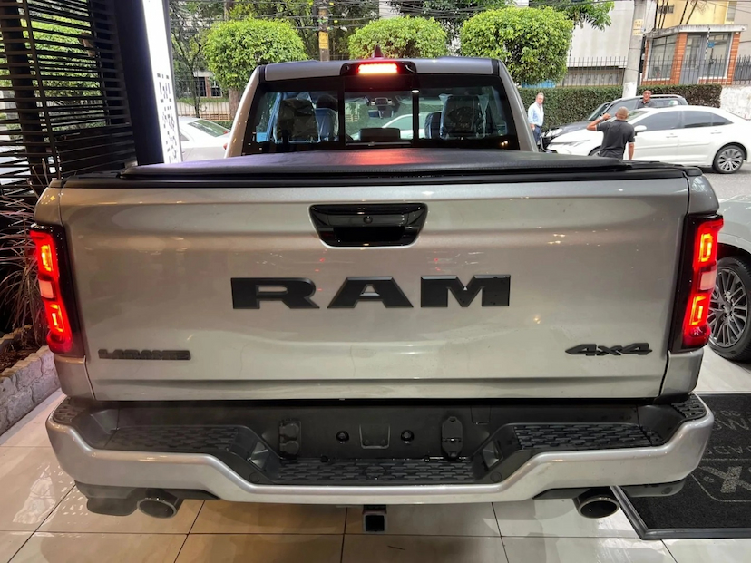 Foto do veículo RAM 1500 3.0 HURRICANE 6 BITURBO GASOLINA LARAMIE NIGHT EDITION CD 4X4 AUTOMÁTICO 2025 0 KM 594.690,00