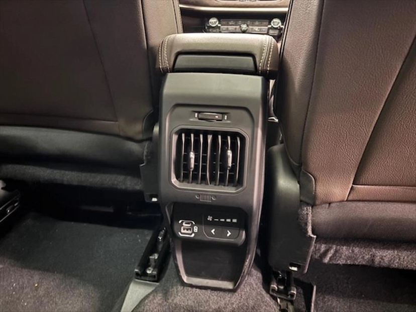 Foto do veículo JEEP COMMANDER 1.3 T270 TURBO FLEX OVERLAND AT6 2026 0 KM 249.500,00