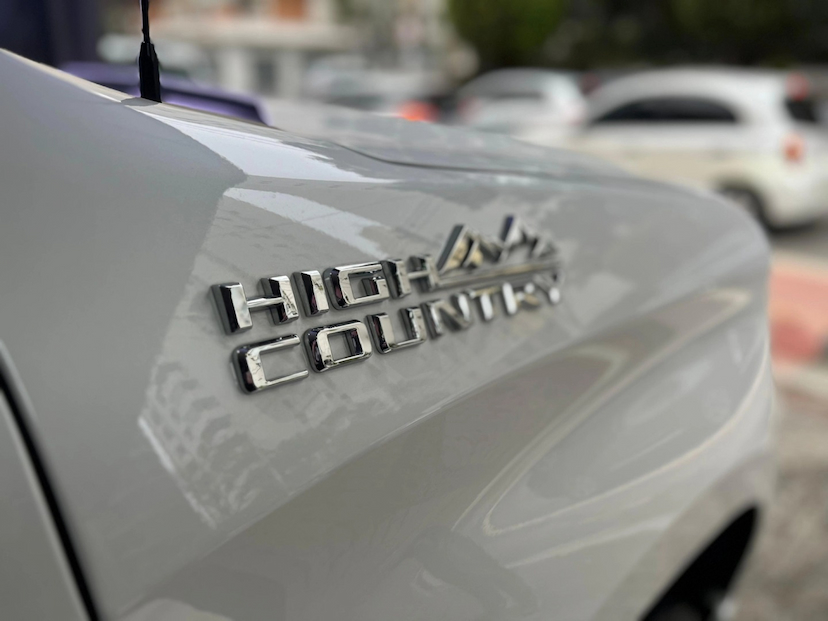 Foto do veículo CHEVROLET SILVERADO 5.3 V8 GASOLINA 1500 HIGH COUNTRY 4X4 AUTOMÁTICO 2026 0 KM 479.800,00