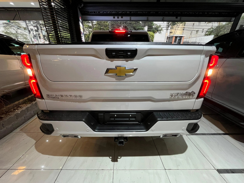 Foto do veículo CHEVROLET SILVERADO 5.3 V8 GASOLINA 1500 HIGH COUNTRY 4X4 AUTOMÁTICO 2026 0 KM 479.800,00
