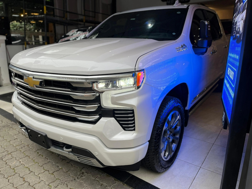Foto do veículo CHEVROLET SILVERADO 5.3 V8 GASOLINA 1500 HIGH COUNTRY 4X4 AUTOMÁTICO 2026 0 KM 479.800,00