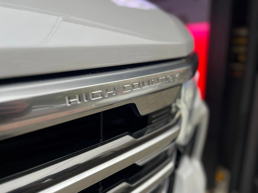 Foto do veículo CHEVROLET SILVERADO 5.3 V8 GASOLINA 1500 HIGH COUNTRY 4X4 AUTOMÁTICO 2026 0 KM 479.800,00