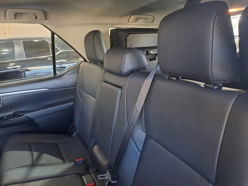Foto do veículo TOYOTA HILUX SW4 2.8 D-4D TURBO DIESEL SRX PLATINUM 7L 4X4 AUTOMÁTICO 2026 0 KM 378.900,00