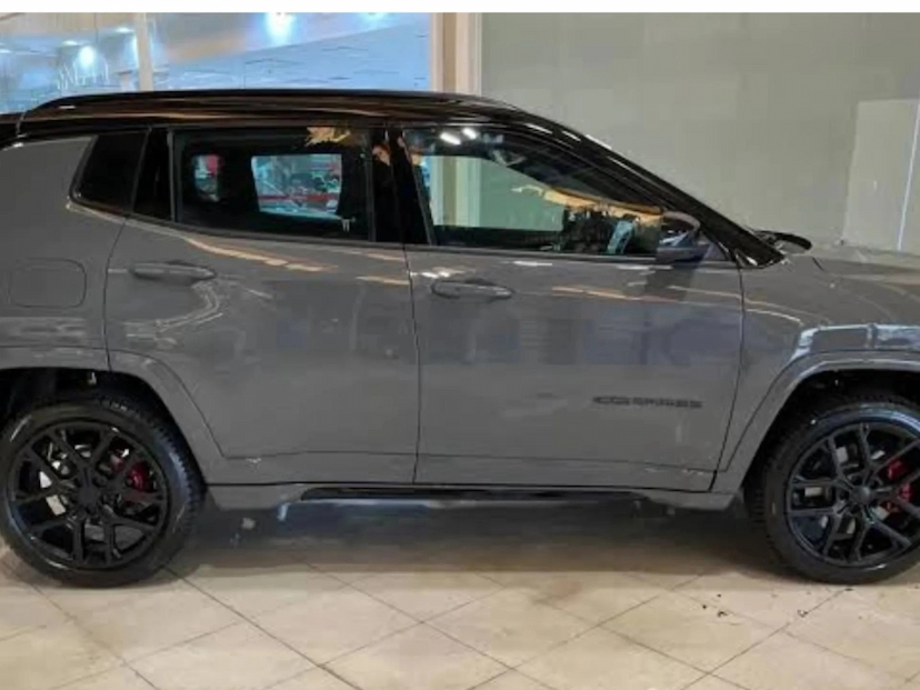 Foto do veículo JEEP COMPASS 2.0 HURRICANE 4 TURBO GASOLINA BLACKHAWK AT9 2026 0 KM 237.777,00