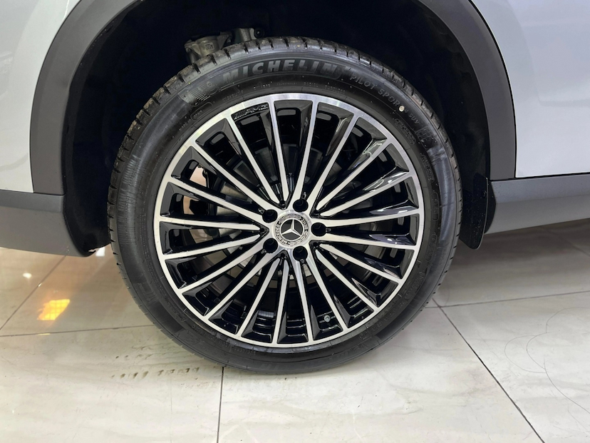 Foto do veículo MERCEDES-BENZ GLC 300 2.0 MHEV AMG LINE 4MATIC 9G-TRONIC 2026 0 KM 509.900,00