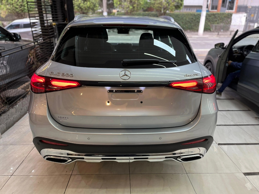 Foto do veículo MERCEDES-BENZ GLC 300 2.0 MHEV AMG LINE 4MATIC 9G-TRONIC 2026 0 KM 509.900,00