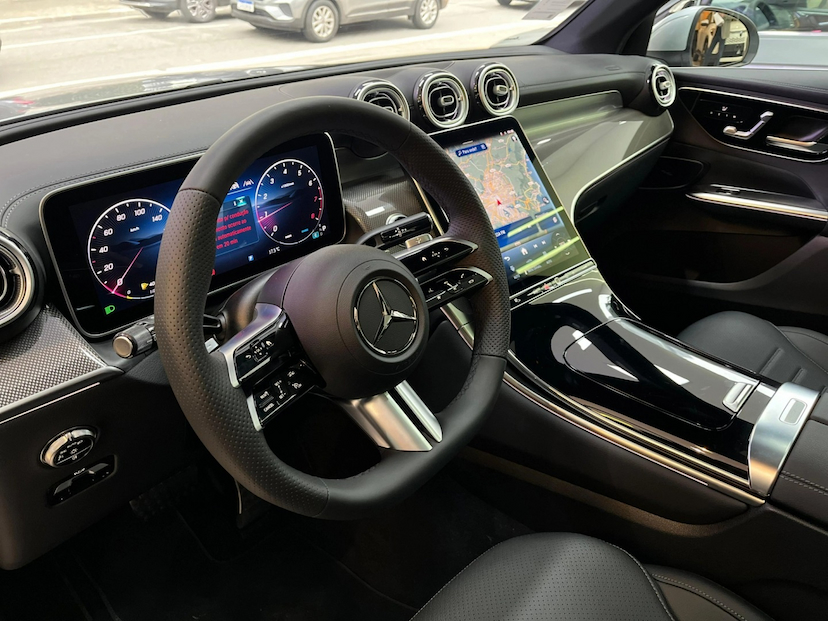 Foto do veículo MERCEDES-BENZ GLC 300 2.0 MHEV AMG LINE 4MATIC 9G-TRONIC 2026 0 KM 509.900,00