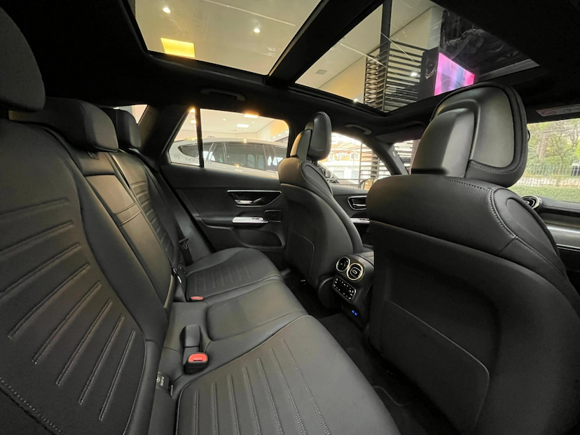 Foto do veículo MERCEDES-BENZ GLC 300 2.0 MHEV AMG LINE 4MATIC 9G-TRONIC 2026 0 KM 509.900,00