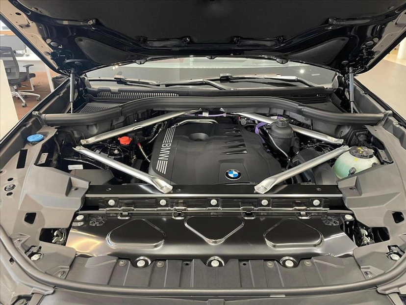 Foto do veículo BMW X6 3.0 TWINPOWER GASOLINA XDRIVE40I M SPORT AUTOMÁTICO 2026 0 KM 839.900,00