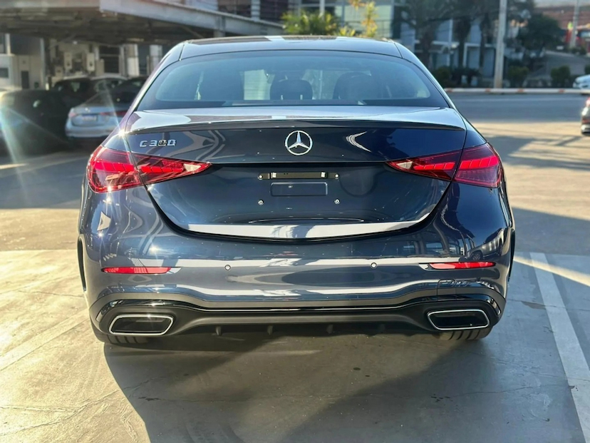 Foto do veículo MERCEDES-BENZ C 300 2.0 EQ BOOST HÍBRIDO AMG LINE 9G-TRONIC 2026 0 KM 449.800,00