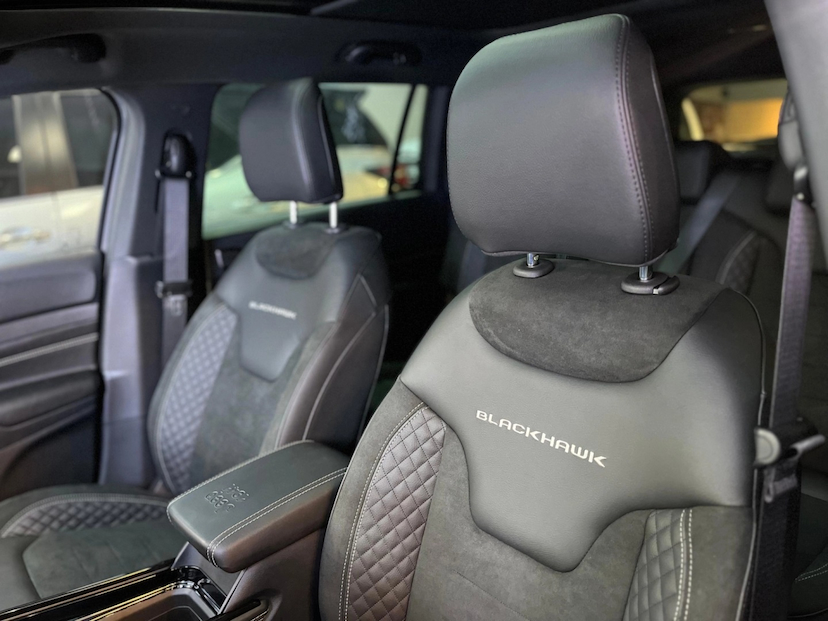 Foto do veículo JEEP COMMANDER 2.0 HURRICANE 4 TURBO GASOLINA BLACKHAWK AT9 2026 0 KM 290.777,00