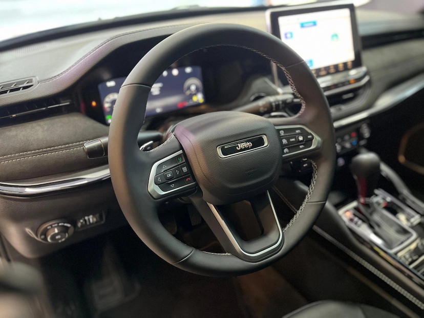 Foto do veículo JEEP COMMANDER 2.0 HURRICANE 4 TURBO GASOLINA BLACKHAWK AT9 2026 0 KM 290.777,00