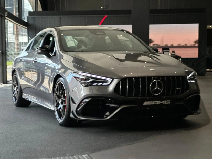 Foto do veículo MERCEDES-BENZ CLA 45 AMG 2.0 CGI GASOLINA S 4MATIC SPEEDSHIFT 2026 0 KM 628.900,00
