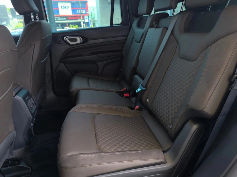Foto do veículo JEEP COMMANDER 2.2 TURBO DIESEL OVERLAND AT9 2026 0 KM 277.800,00