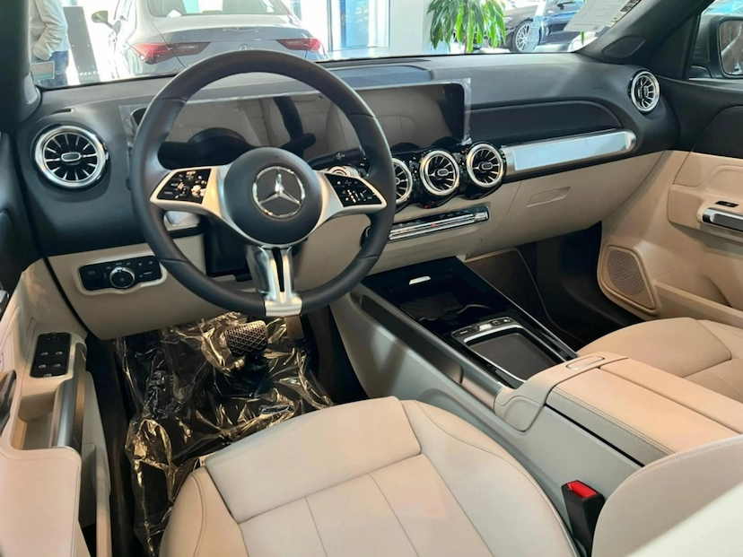 Foto do veículo MERCEDES-BENZ GLB 220 2.0 MHEV PROGRESSIVE 4MATIC 8G-DCT 2025 0 KM 357.790,00