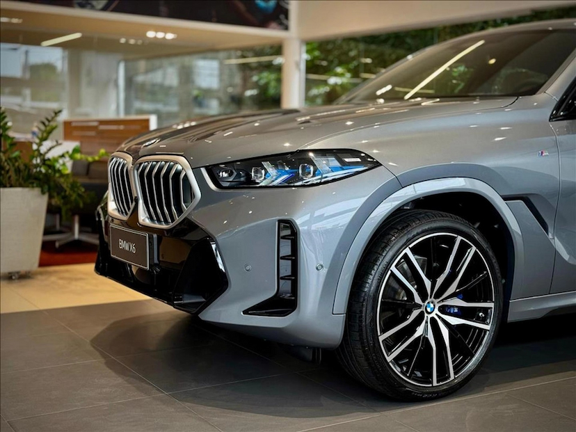 Foto do veículo BMW X6 3.0 TWINPOWER GASOLINA XDRIVE40I M SPORT AUTOMÁTICO 2026 0 KM 839.900,00