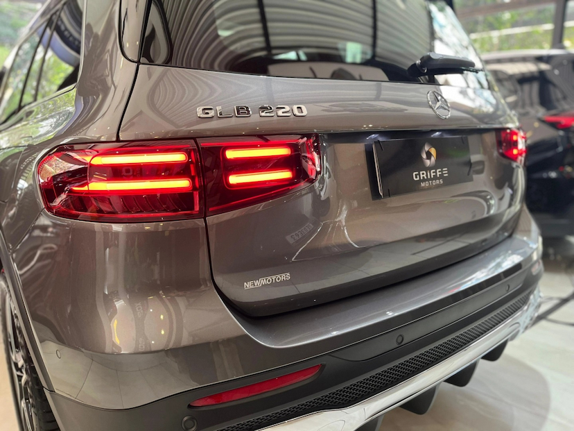 Foto do veículo MERCEDES-BENZ GLB 220 2.0 MHEV AMG LINE 4MATIC 8G-DCT 2025 0 KM 384.790,00