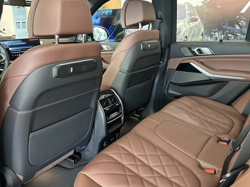 Foto do veículo BMW X5 3.0 I6 TURBO HÍBRIDO XDRIVE50E M SPORT AUTOMÁTICO 2026 0 KM 799.900,00