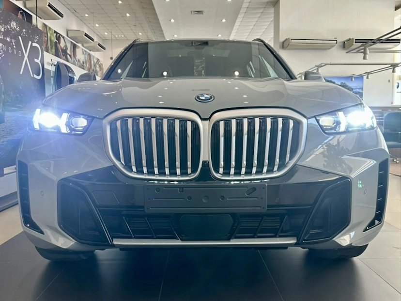 Foto do veículo BMW X5 3.0 I6 TURBO HÍBRIDO XDRIVE50E M SPORT AUTOMÁTICO 2026 0 KM 799.900,00