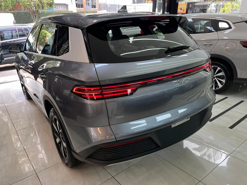 Foto do veículo BYD SONG PRO 1.5 DM-I HÍBRIDO GS AUTOMÁTICO 2027 0 KM 184.880,00