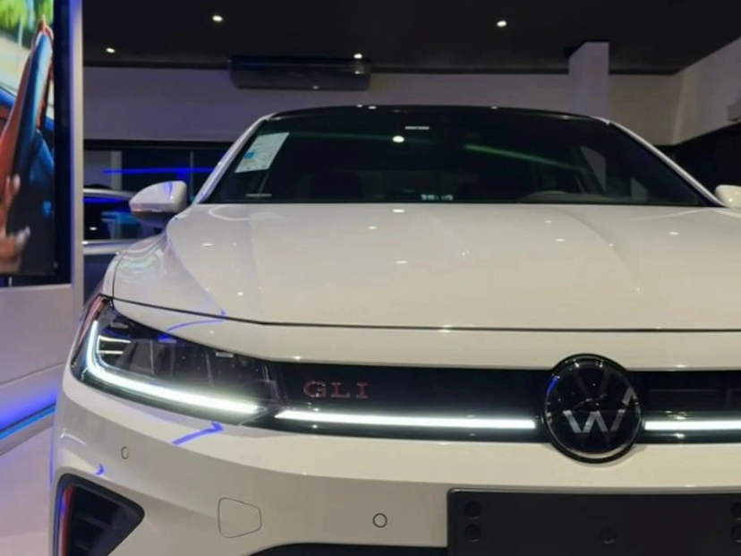 Foto do veículo VOLKSWAGEN JETTA 2.0 350 TSI GASOLINA GLI DSG 2026 0 KM 238.600,00