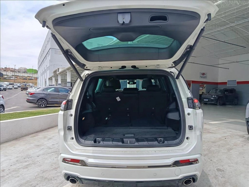 Foto do veículo JEEP COMMANDER 2.0 HURRICANE 4 TURBO GASOLINA BLACKHAWK AT9 2026 0 KM 294.777,70