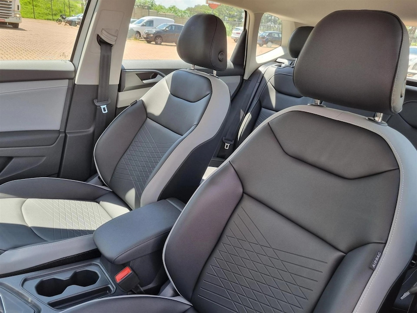 Foto do veículo VOLKSWAGEN TAOS 1.4 250 TSI TOTAL FLEX COMFORTLINE AUTOMÁTICO 2025 0 KM 274.600,00