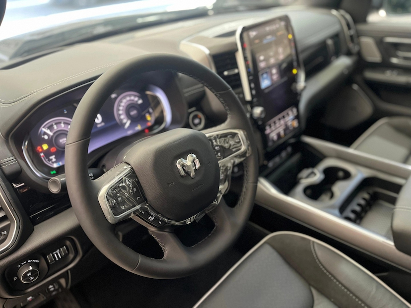 Foto do veículo RAM 1500 3.0 HURRICANE 6 BITURBO GASOLINA LARAMIE NIGHT EDITION CD 4X4 AUTOMÁTICO 2025 0 KM 594.690,00