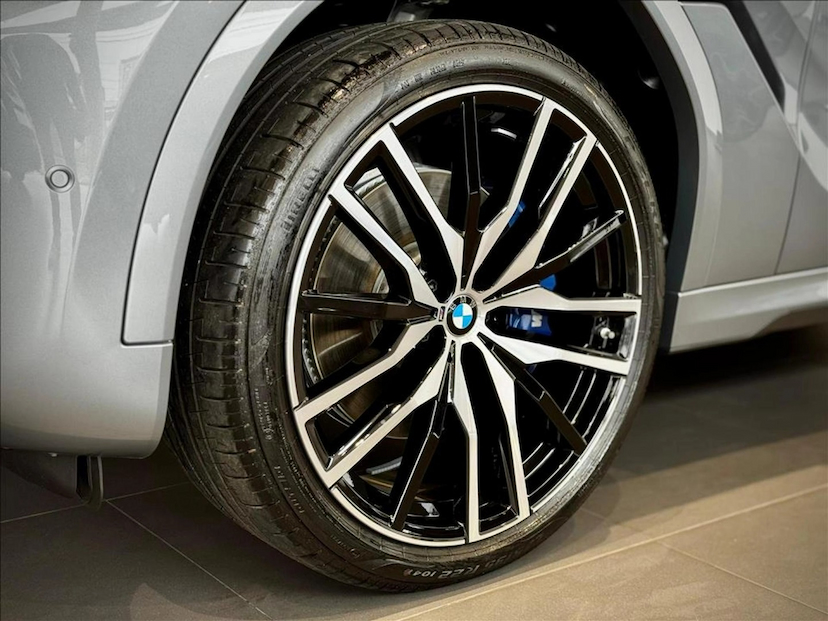 Foto do veículo BMW X6 3.0 TWINPOWER GASOLINA XDRIVE40I M SPORT AUTOMÁTICO 2026 0 KM 839.900,00