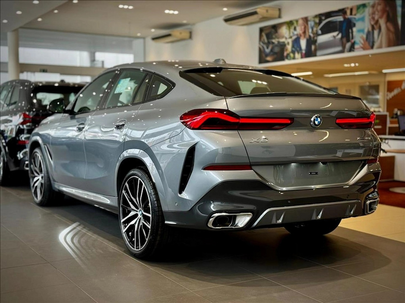 Foto do veículo BMW X6 3.0 TWINPOWER GASOLINA XDRIVE40I M SPORT AUTOMÁTICO 2026 0 KM 839.900,00