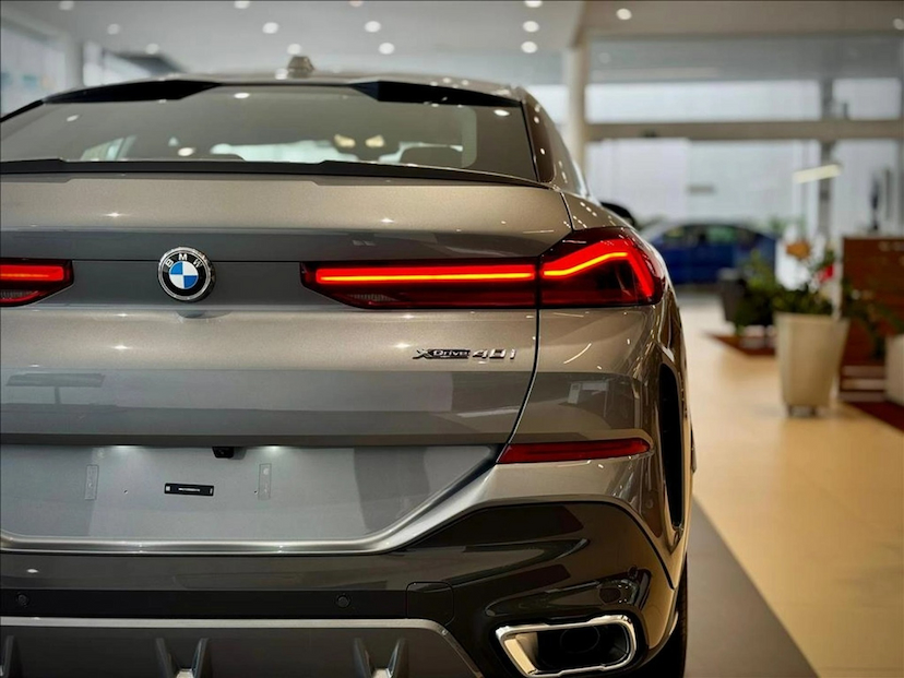 Foto do veículo BMW X6 3.0 TWINPOWER GASOLINA XDRIVE40I M SPORT AUTOMÁTICO 2026 0 KM 839.900,00