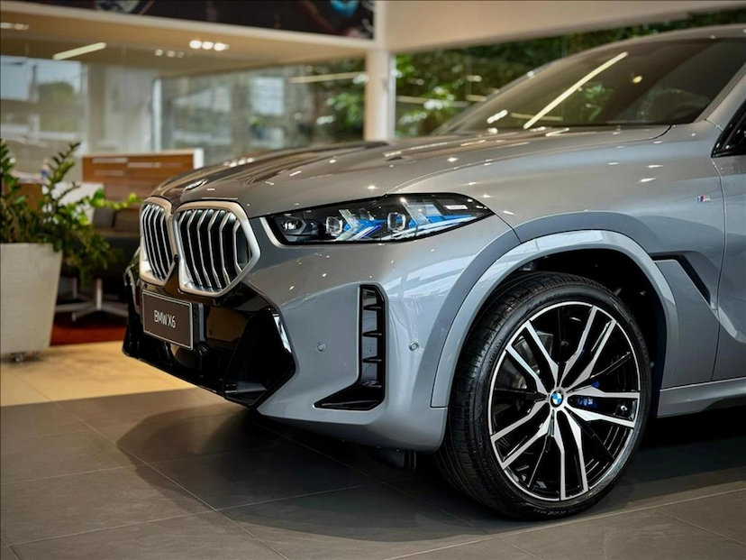 Foto do veículo BMW X6 3.0 TWINPOWER GASOLINA XDRIVE40I M SPORT AUTOMÁTICO 2026 0 KM 839.900,00