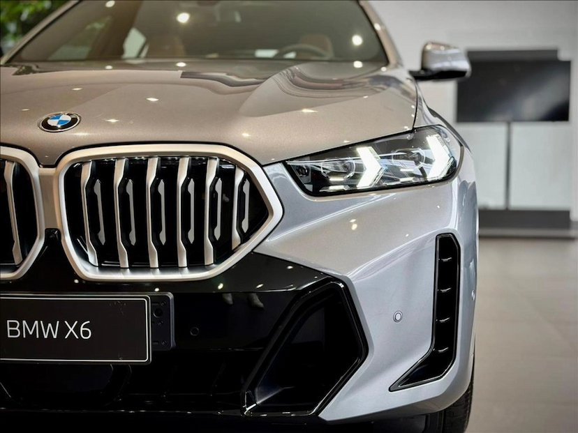 Foto do veículo BMW X6 3.0 TWINPOWER GASOLINA XDRIVE40I M SPORT AUTOMÁTICO 2026 0 KM 839.900,00
