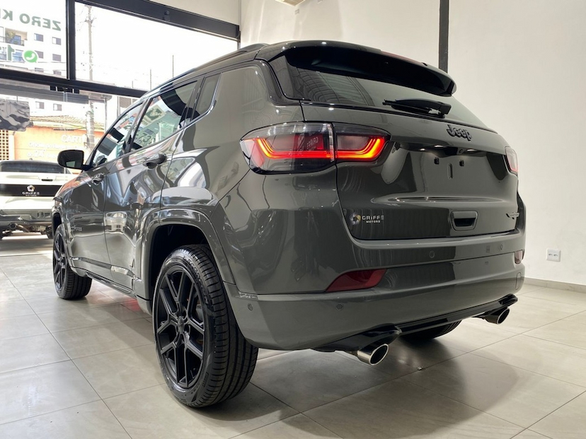 Foto do veículo JEEP COMPASS 2.0 HURRICANE 4 TURBO GASOLINA BLACKHAWK AT9 2025 0 KM 241.900,00