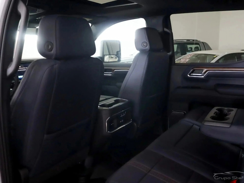 Foto do veículo CHEVROLET SILVERADO 5.3 V8 GASOLINA 1500 HIGH COUNTRY 4X4 AUTOMÁTICO 2026 0 KM 479.800,00