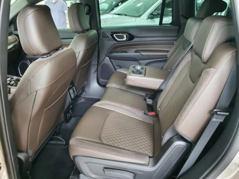 Foto do veículo JEEP COMMANDER 2.2 TURBO DIESEL OVERLAND AT9 2026 0 KM 278.500,00