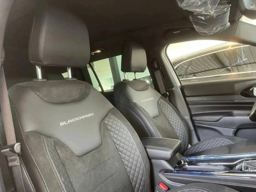 Foto do veículo JEEP COMMANDER 2.0 HURRICANE 4 TURBO GASOLINA BLACKHAWK AT9 2026 0 KM 290.777,00