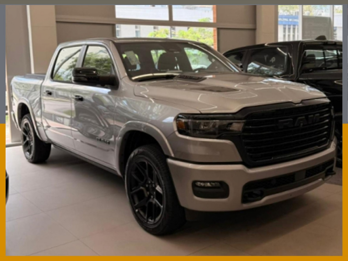 Foto do veículo RAM 1500 3.0 HURRICANE 6 BITURBO GASOLINA LARAMIE NIGHT EDITION CD 4X4 AUTOMÁTICO 2025/2025 0 KM R$ 564.800,00