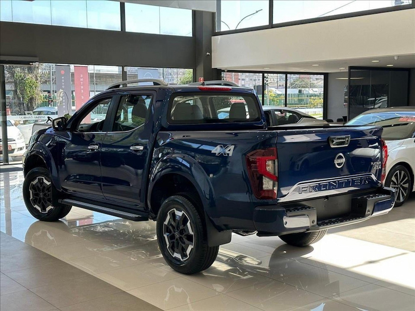 Foto do veículo NISSAN FRONTIER 2.3 16V TURBO DIESEL PLATINUM CD 4X4 AUTOMÁTICO 2026 0 KM 258.777,00