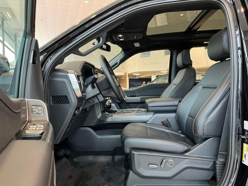 Foto do veículo FORD F-150 5.0 V8 GASOLINA CD LARIAT FX4 AUTOMÁTICO 2025 0 KM 530.800,00