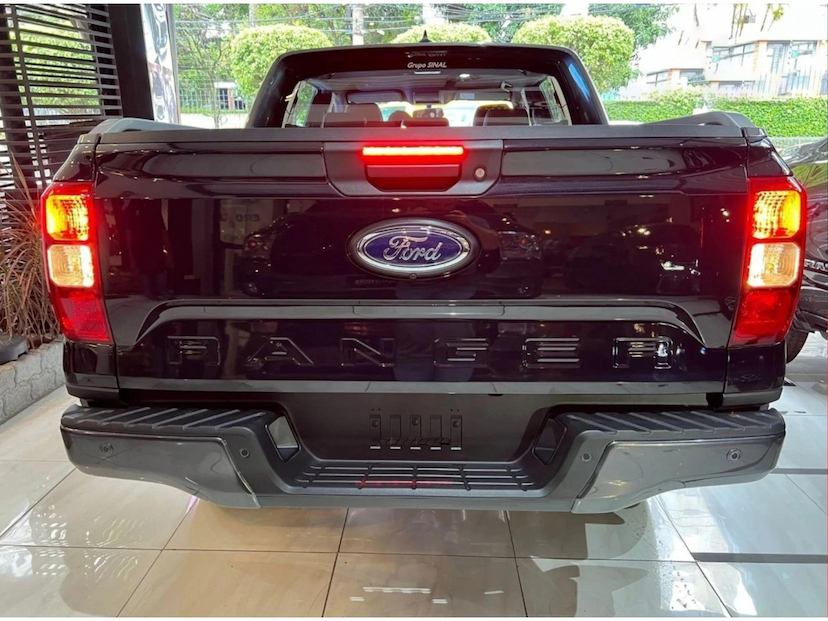 Foto do veículo FORD RANGER 2.0 TURBO DIESEL CD BLACK 4X2 AUTOMÁTICO 2027 0 KM 219.490,00