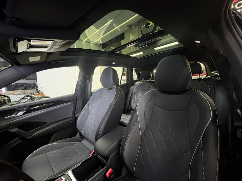 Foto do veículo VOLKSWAGEN TIGUAN 2.0 350 TSI GASOLINA R-LINE 4MOTION AUTOMÁTICO 2026 0 KM 409.900,00
