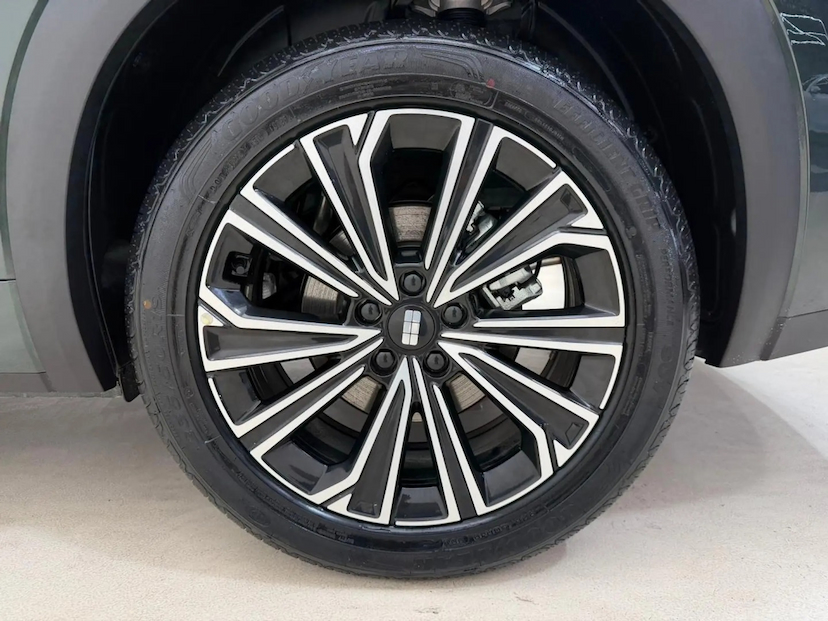 Foto do veículo GEELY EX5 EM-I 1.5 PHEV ULTRA E-DHT 2026 0 KM 229.800,00