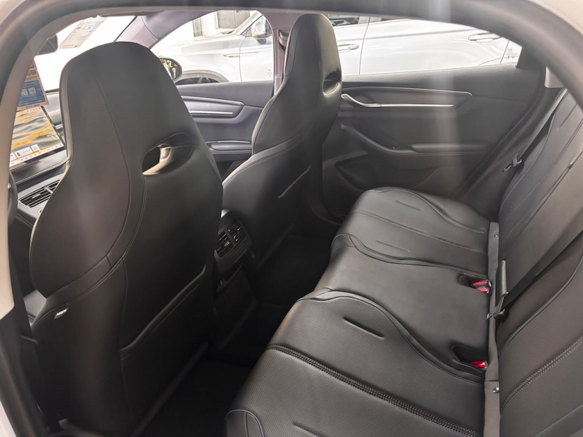 Foto do veículo BYD KING 1.5 DM-I PHEV GS AUTOMÁTICO 2027 0 KM 166.680,00